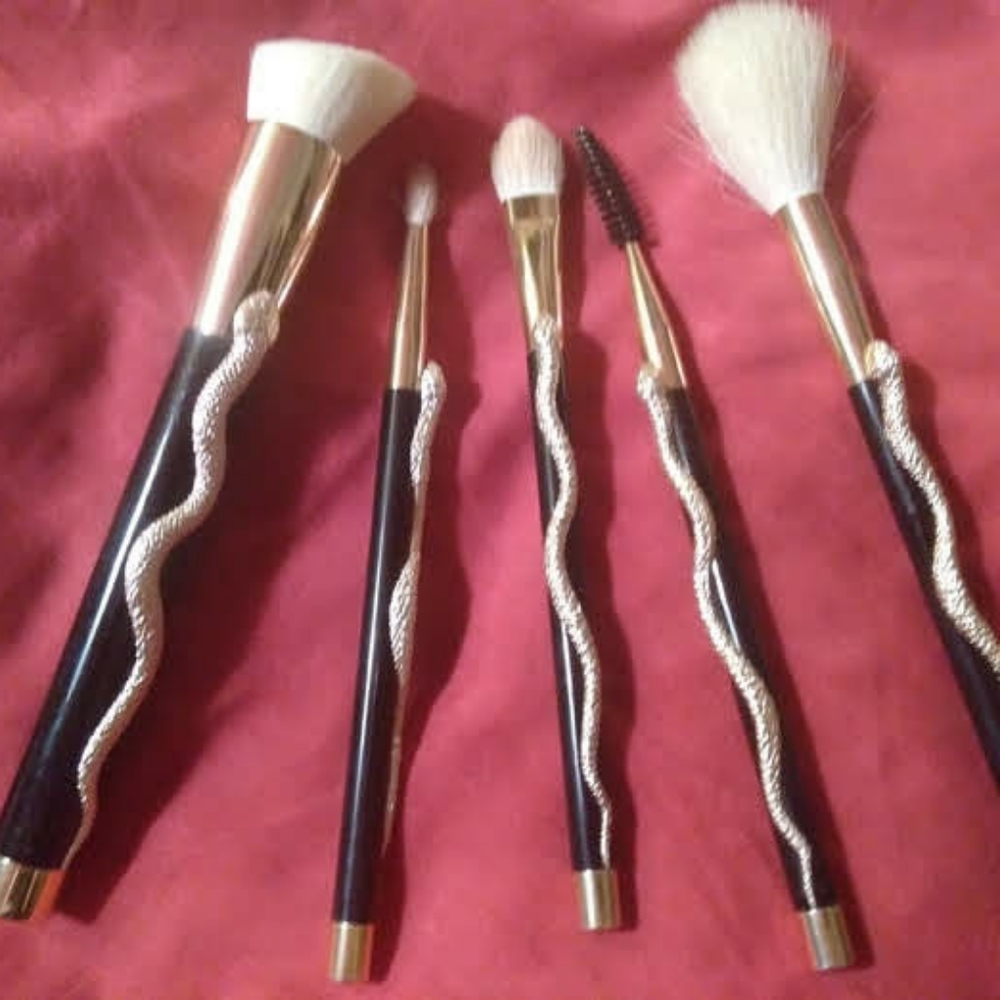 Makeup brushes